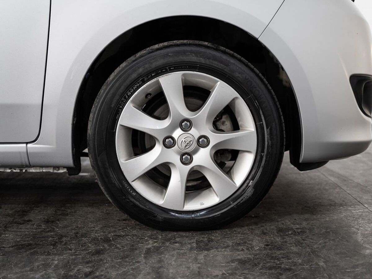 Toyota Passo Sette 2009 - фото автомобиля