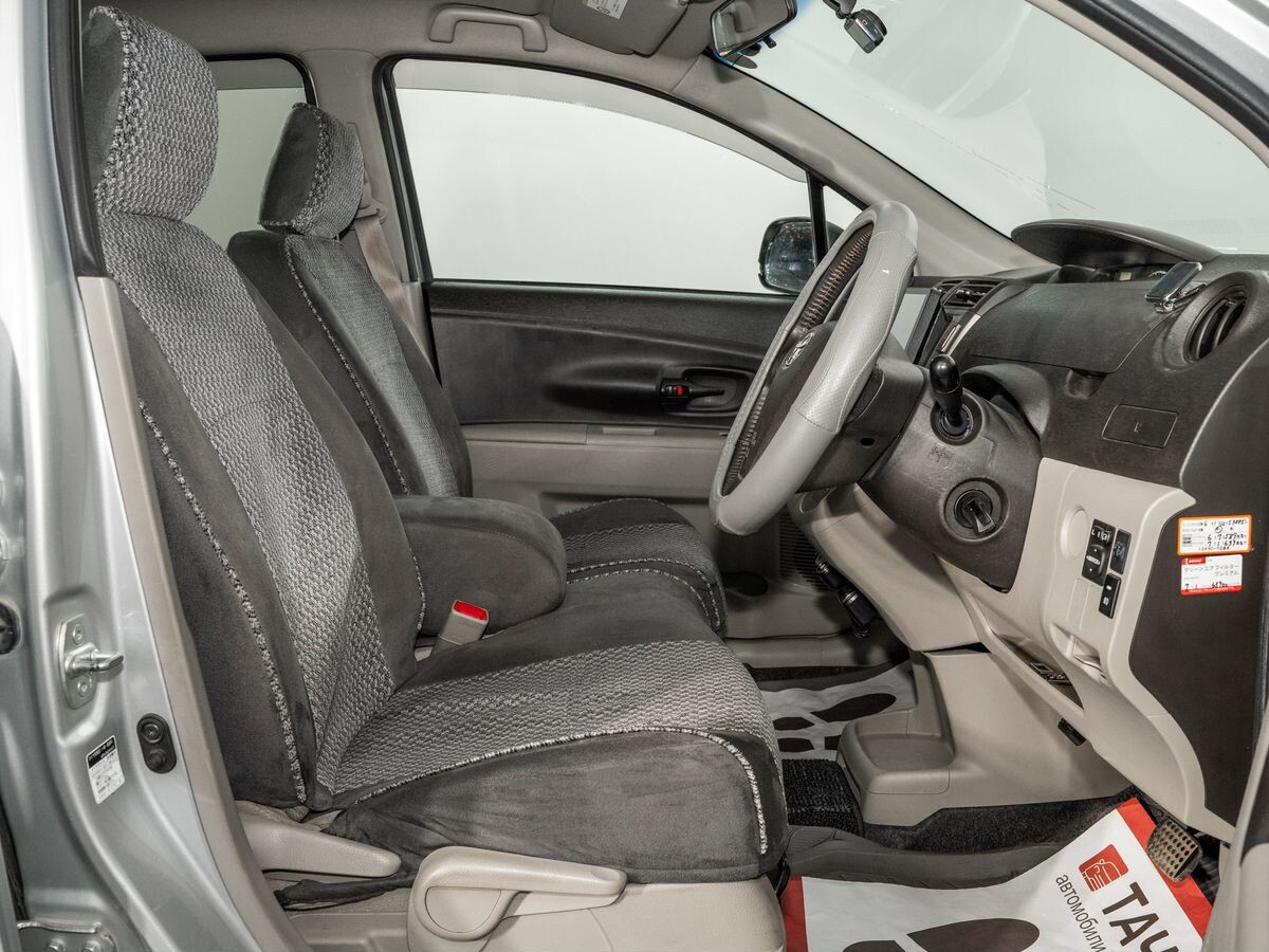 Toyota Passo Sette 2009 - фото автомобиля