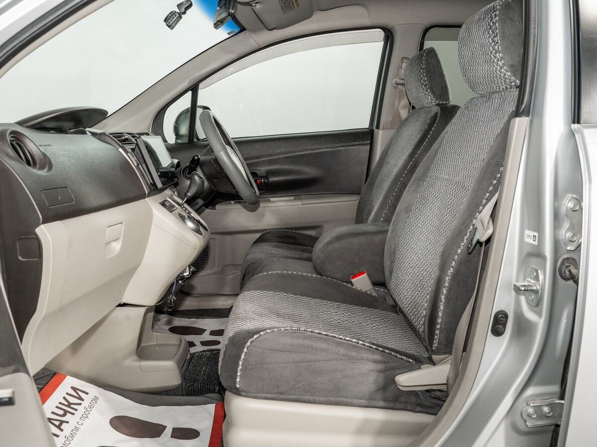 Toyota Passo Sette 2009 - фото автомобиля