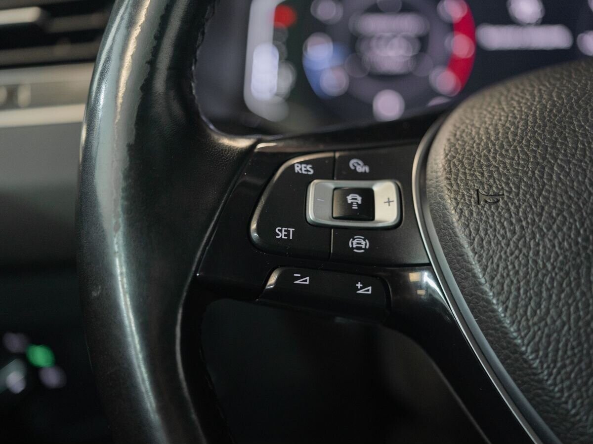 Volkswagen Tiguan 2019 - фото автомобиля
