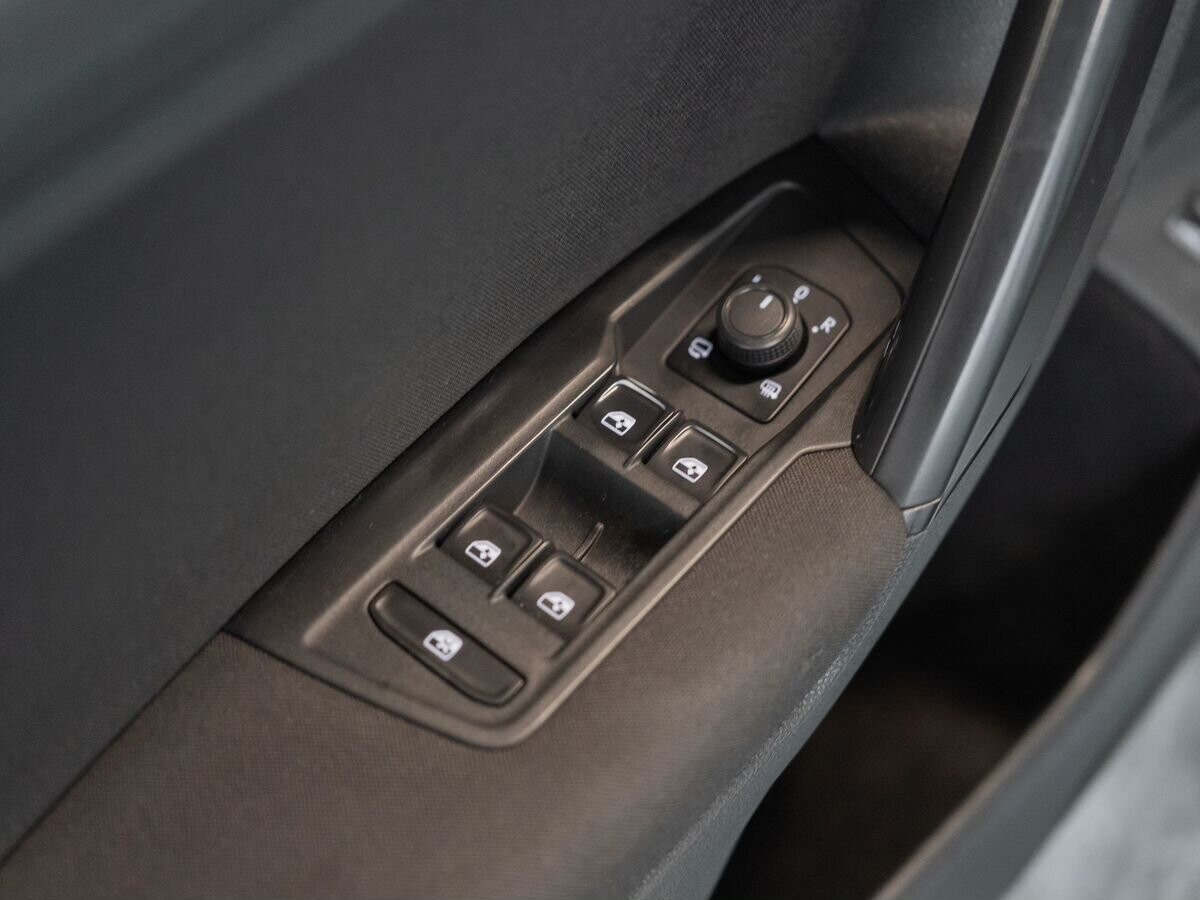 Volkswagen Tiguan 2019 - фото автомобиля