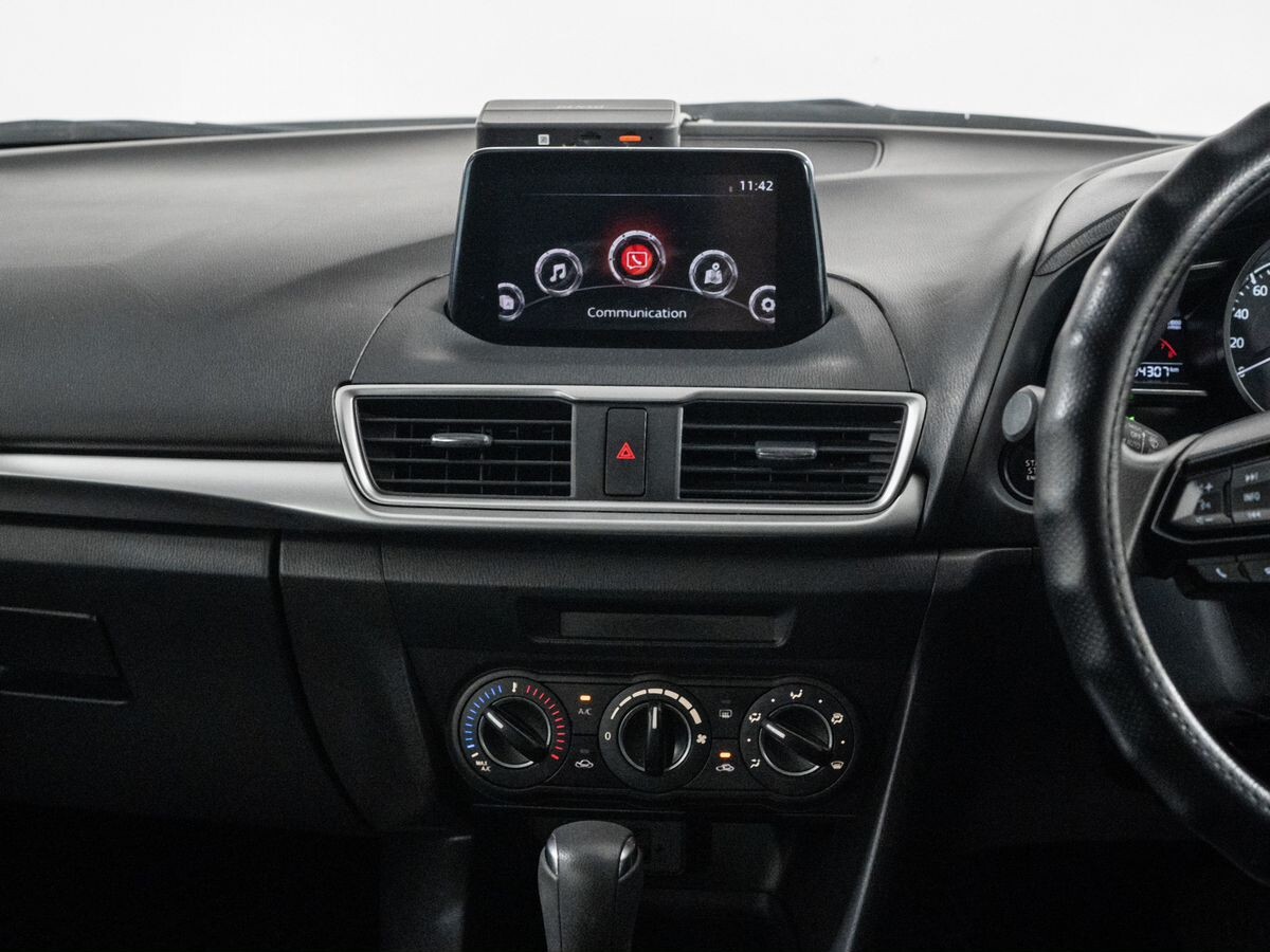 Mazda Axela 2018 - фото автомобиля