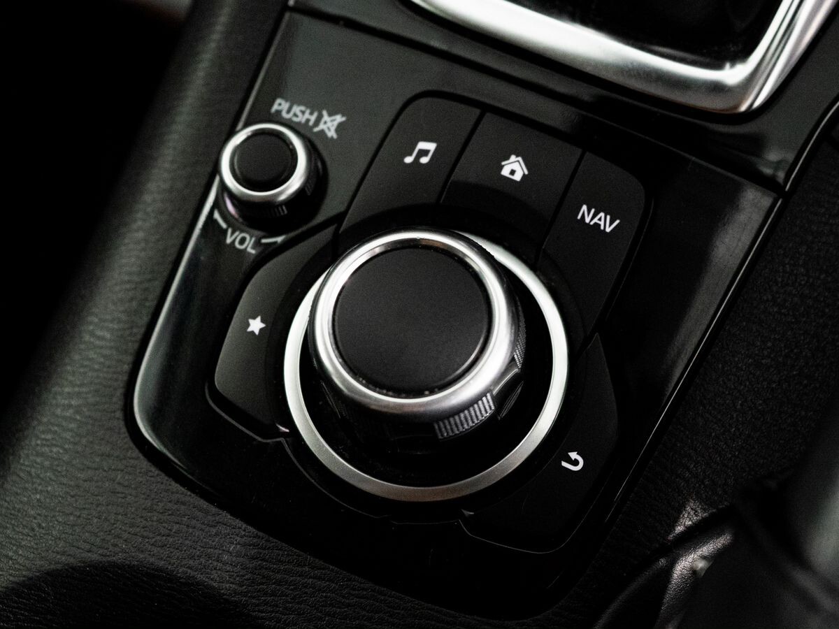 Mazda Axela 2018 - фото автомобиля