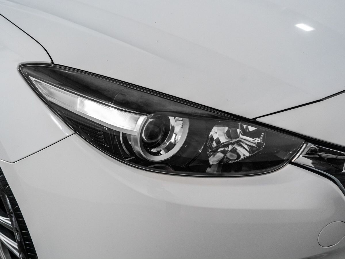 Mazda Axela 2018 - фото автомобиля
