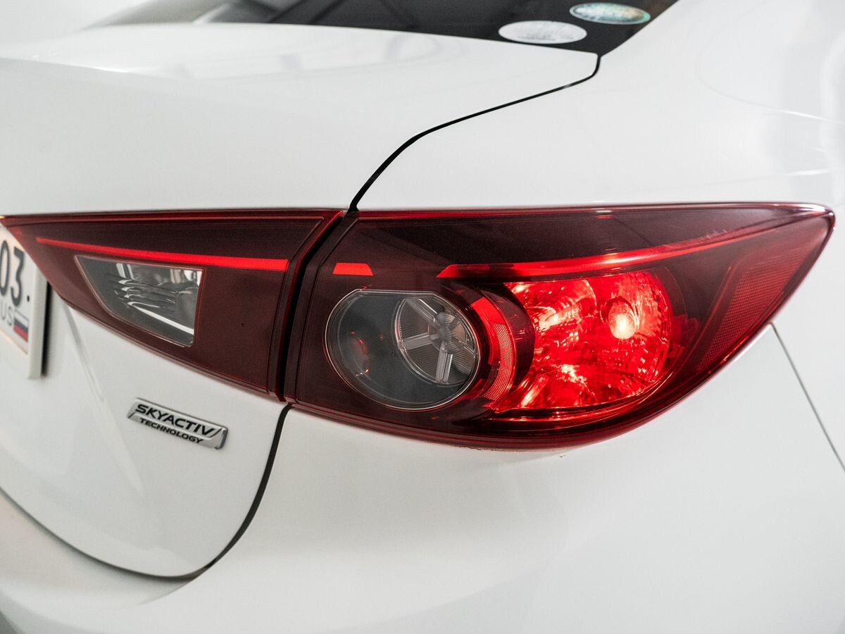 Mazda Axela 2018 - фото автомобиля