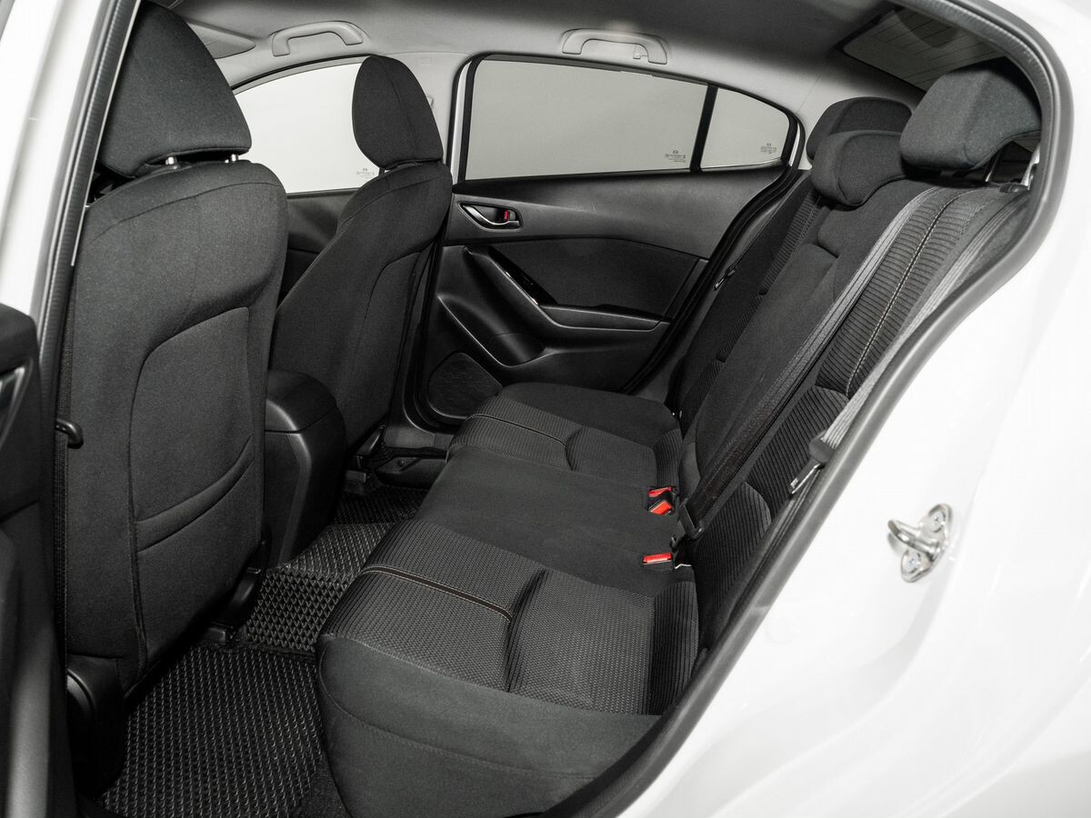 Mazda Axela 2018 - фото автомобиля