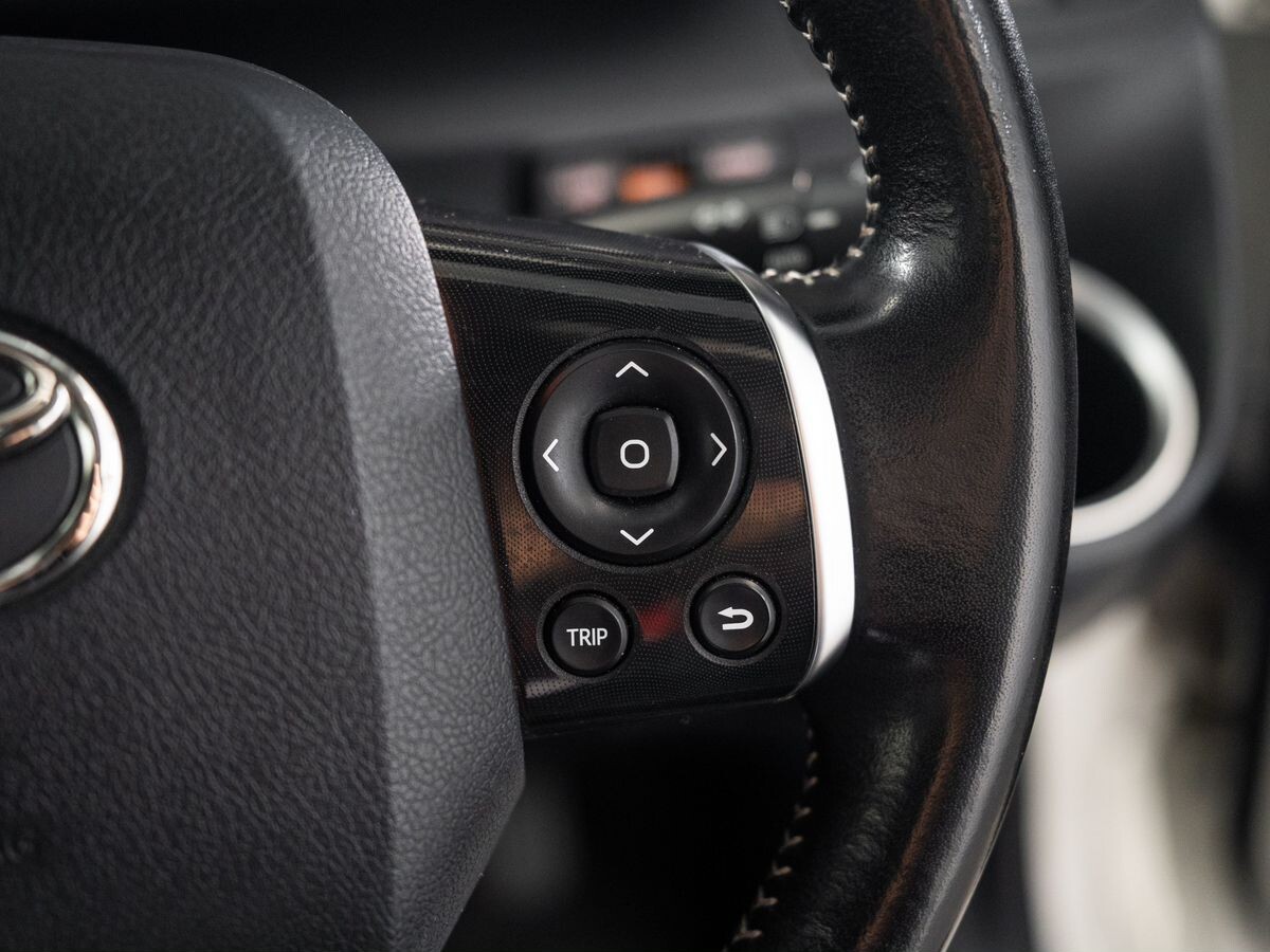 Toyota Sienta 2021 - фото автомобиля