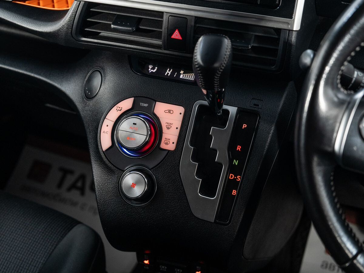 Toyota Sienta 2021 - фото автомобиля