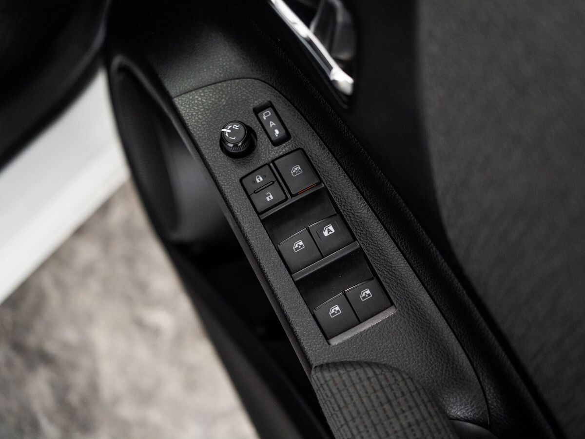 Toyota Sienta 2021 - фото автомобиля