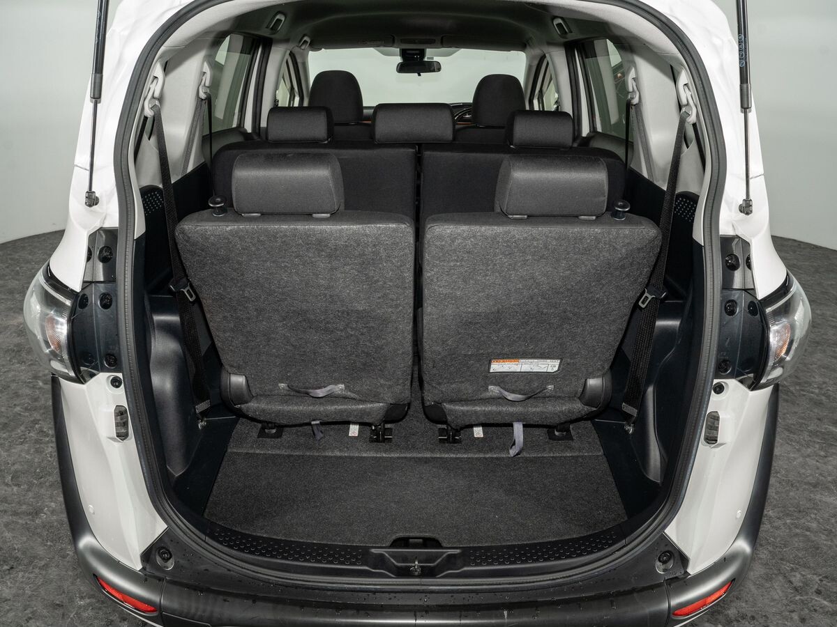 Toyota Sienta 2021 - фото автомобиля