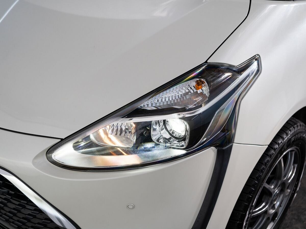 Toyota Sienta 2021 - фото автомобиля