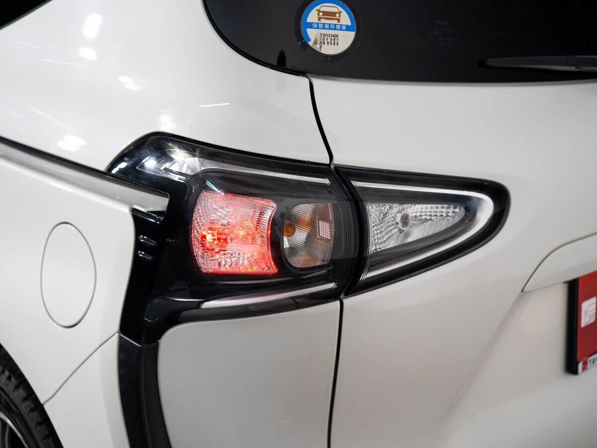 Toyota Sienta 2021 - фото автомобиля