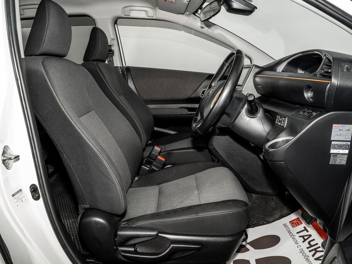 Toyota Sienta 2021 - фото автомобиля