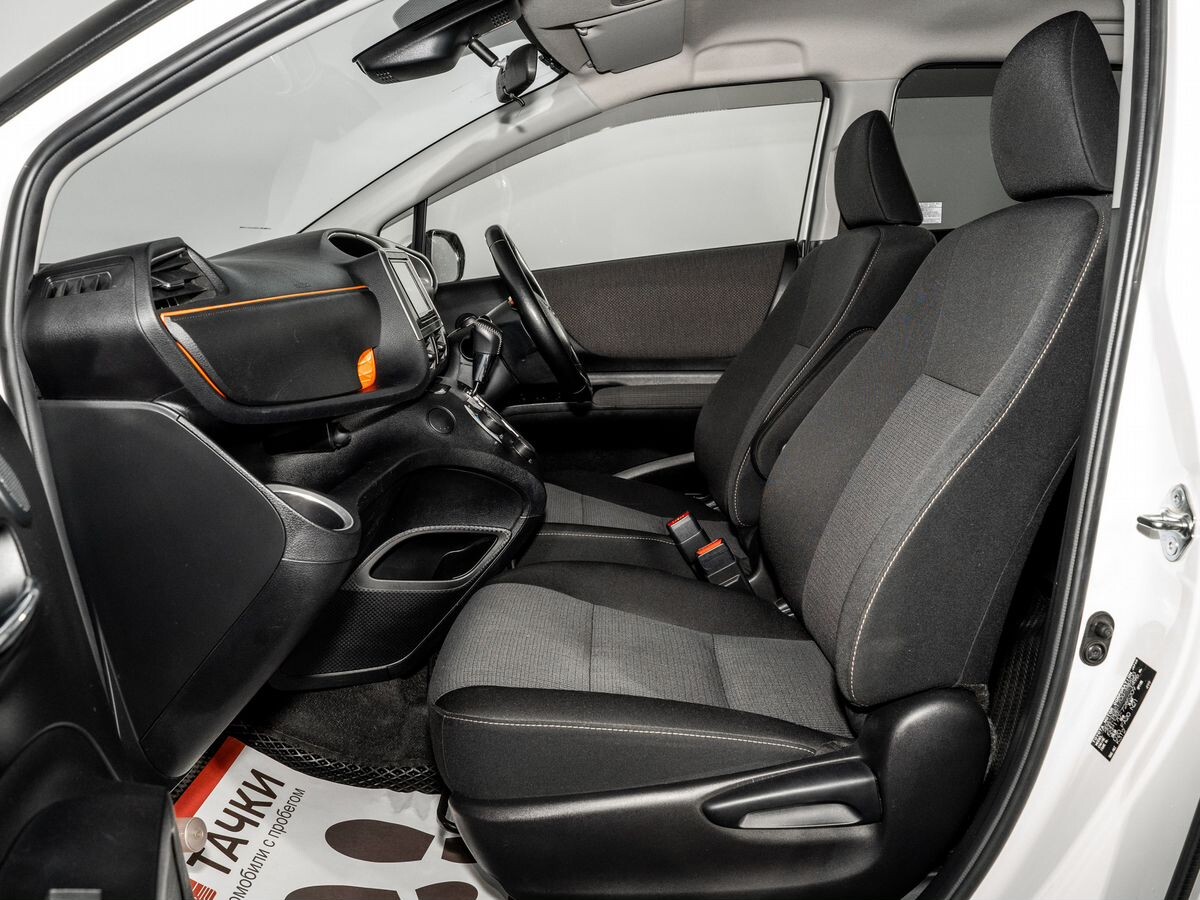 Toyota Sienta 2021 - фото автомобиля