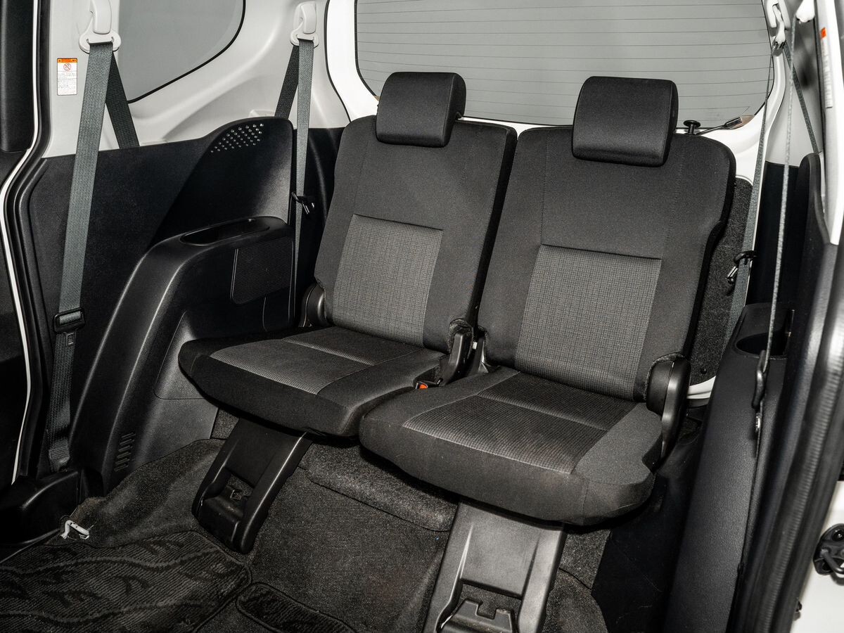 Toyota Sienta 2021 - фото автомобиля