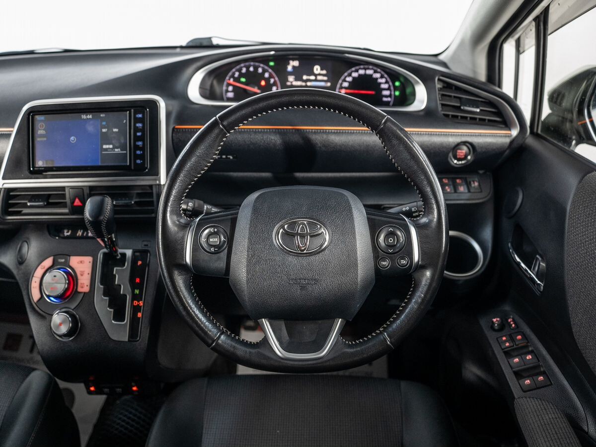 Toyota Sienta 2021 - фото автомобиля