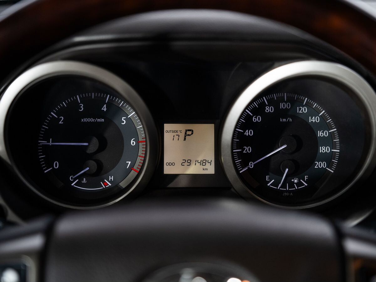 Toyota Land Cruiser Prado 2010 - фото автомобиля