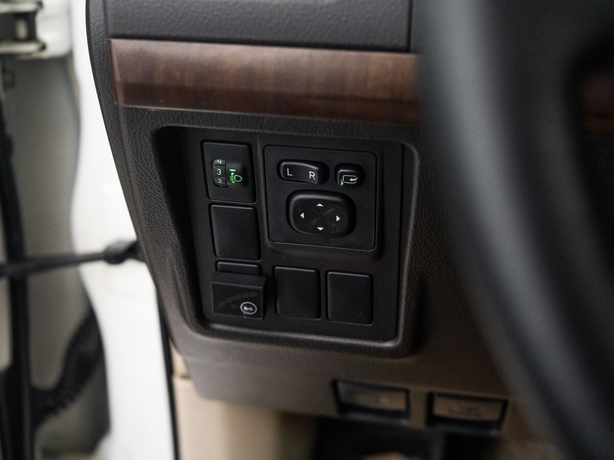 Toyota Land Cruiser Prado 2010 - фото автомобиля