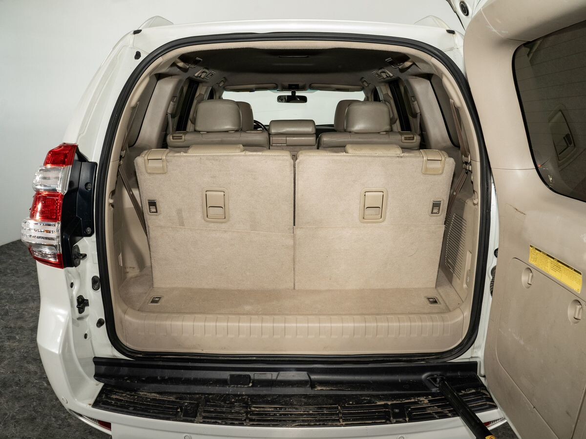 Toyota Land Cruiser Prado 2010 - фото автомобиля