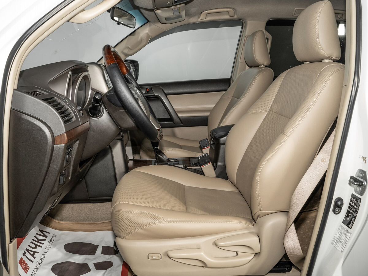 Toyota Land Cruiser Prado 2010 - фото автомобиля