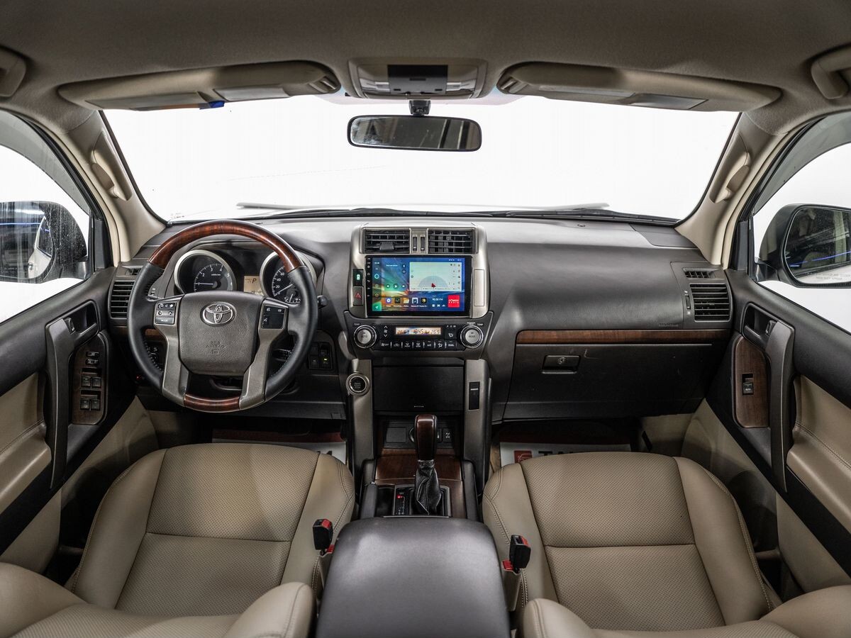 Toyota Land Cruiser Prado 2010 - фото автомобиля