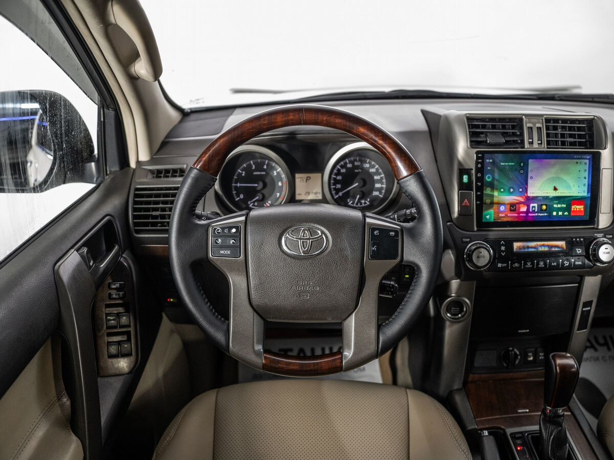 Toyota Land Cruiser Prado 2010 - фото автомобиля
