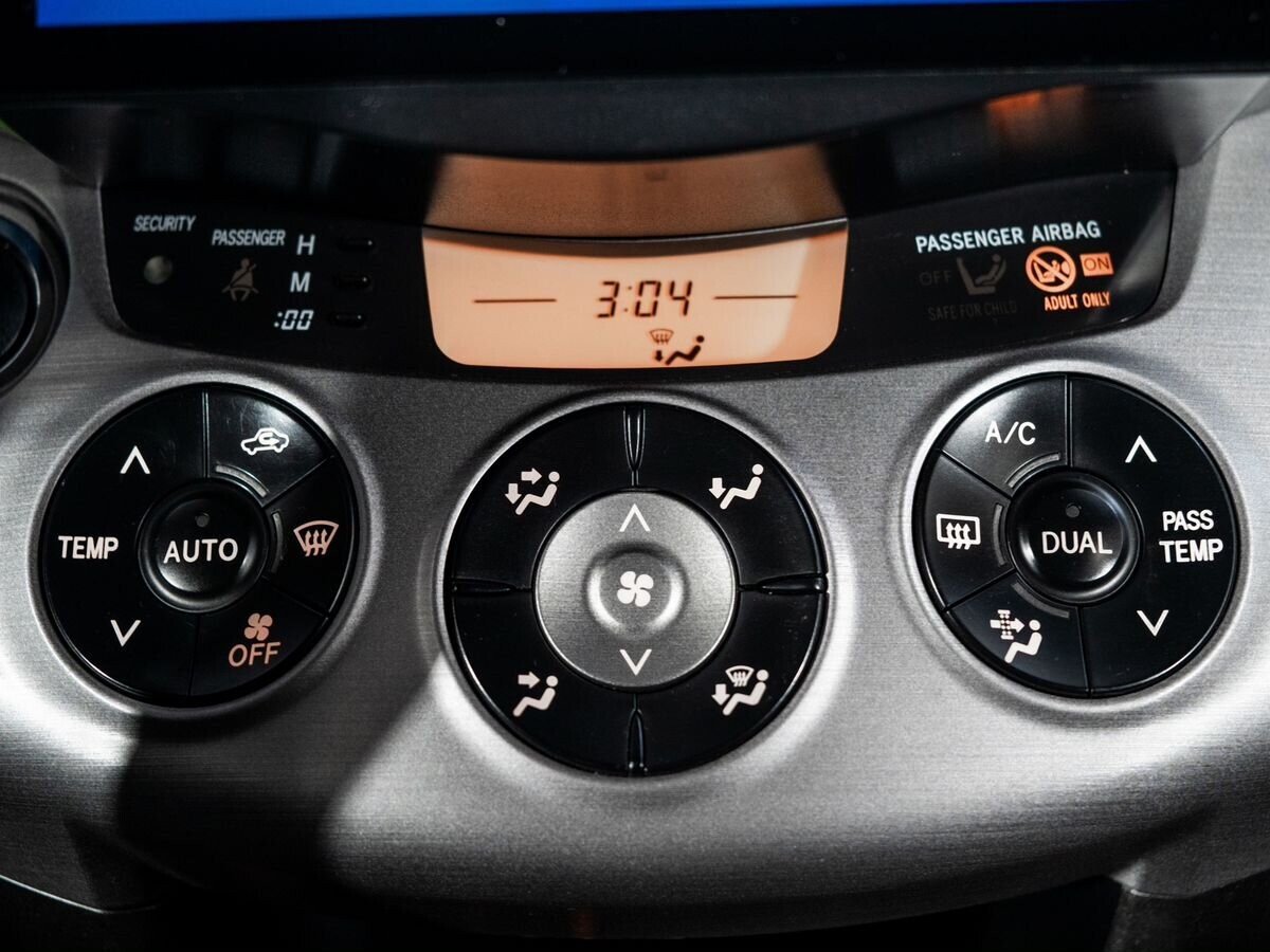 Toyota RAV4 2010 - фото автомобиля