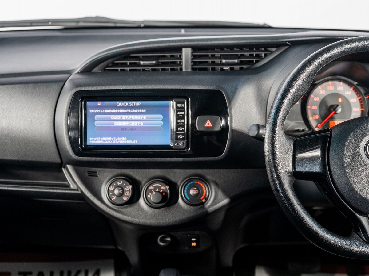 Toyota Vitz 2017 - фото автомобиля