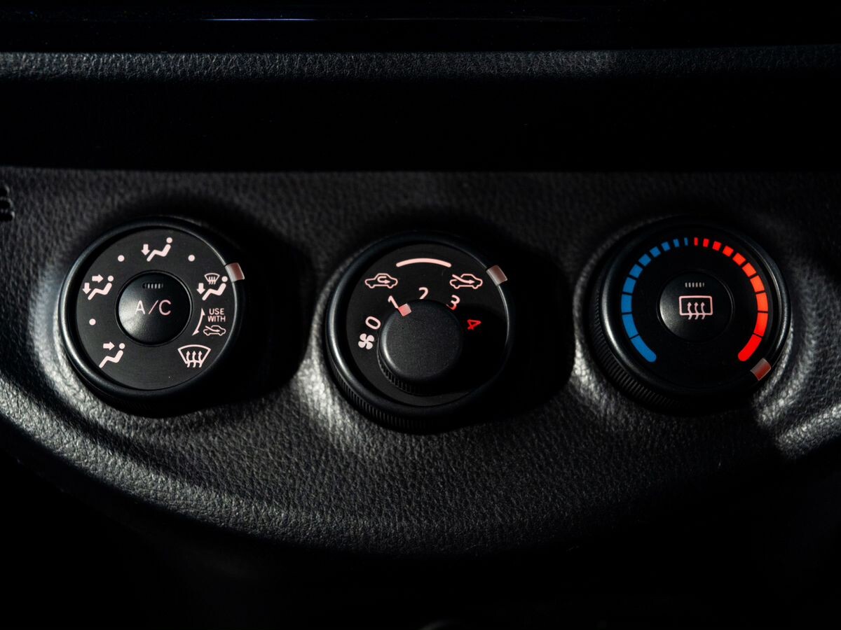 Toyota Vitz 2017 - фото автомобиля