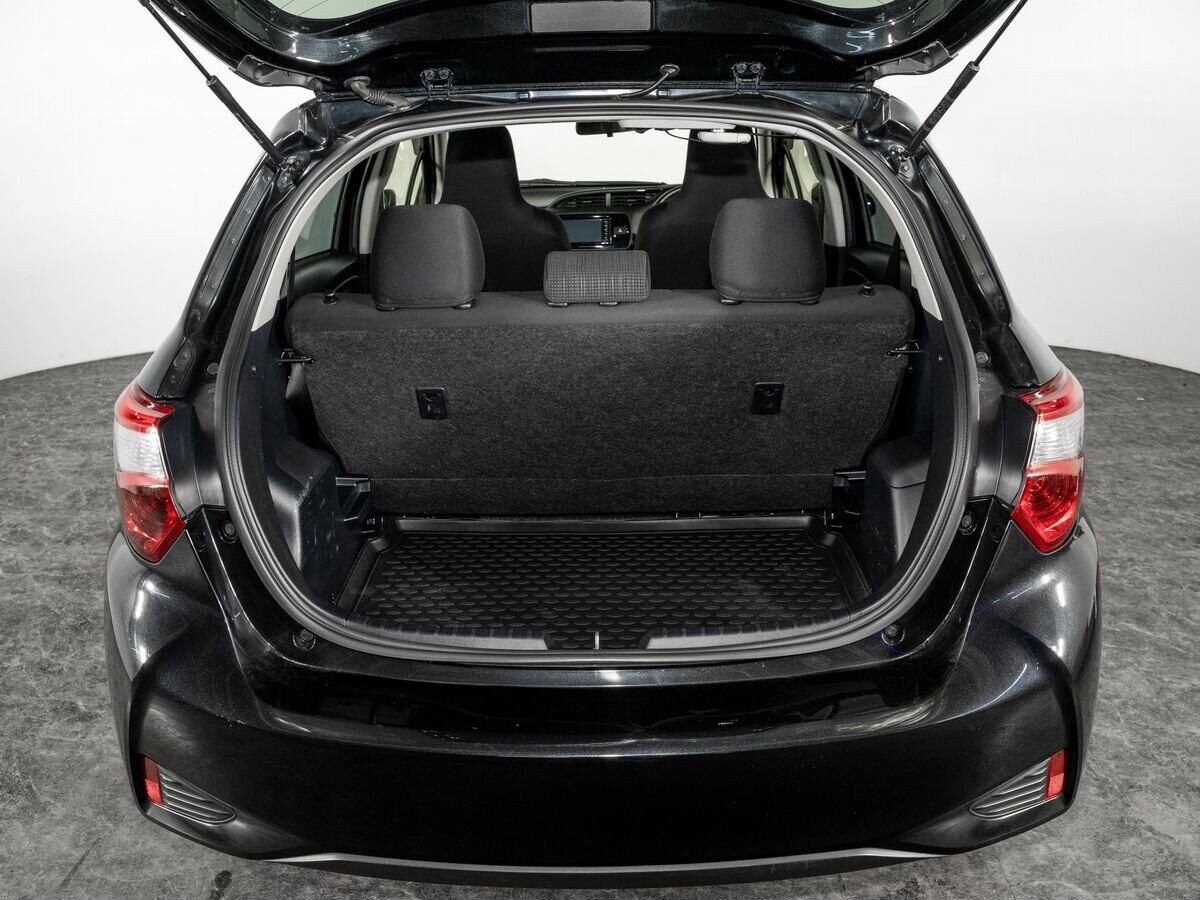 Toyota Vitz 2017 - фото автомобиля