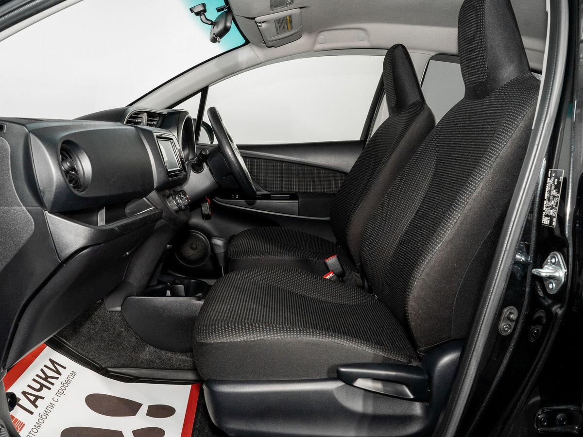 Toyota Vitz 2017 - фото автомобиля