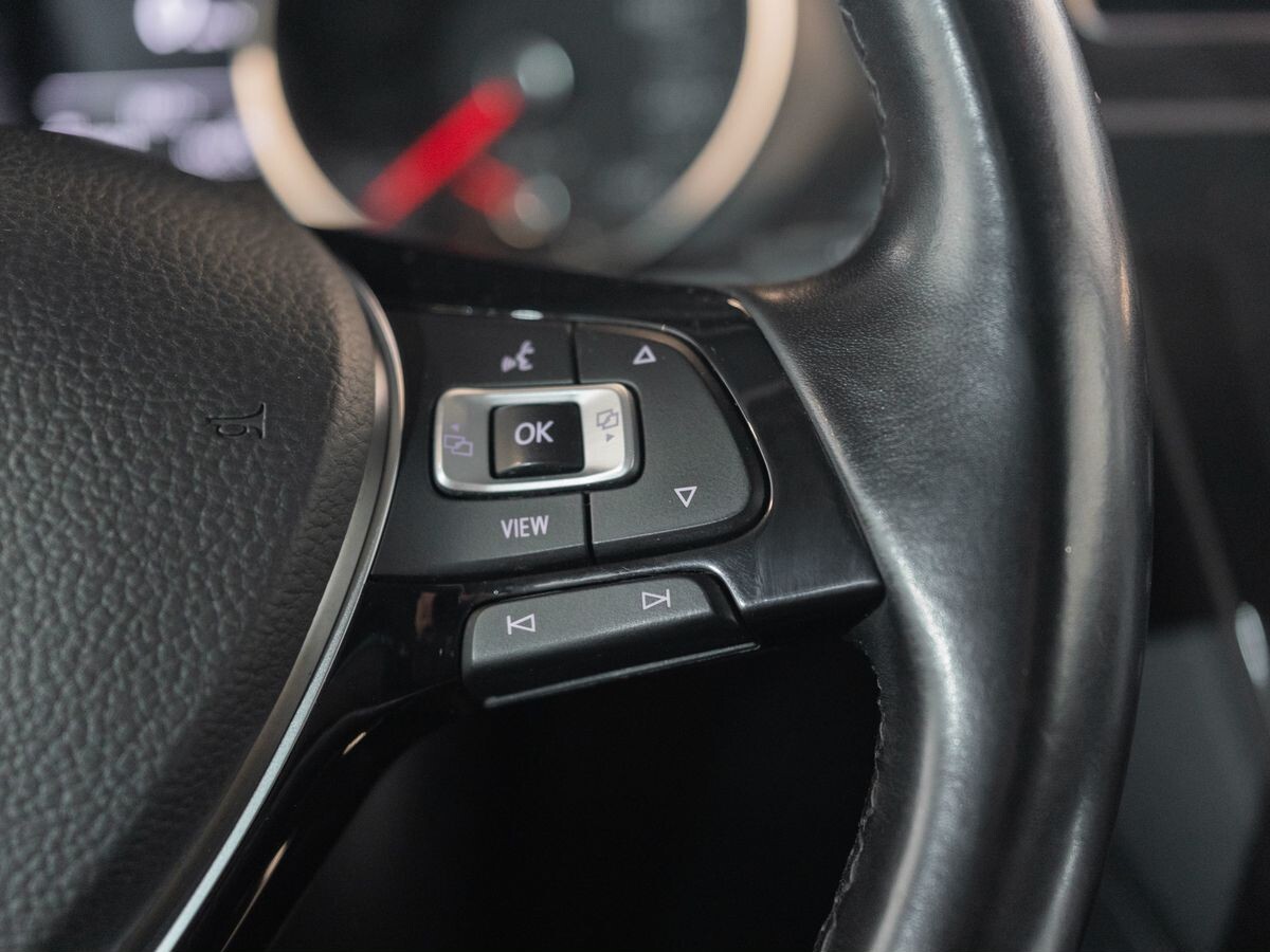 Volkswagen Tiguan 2019 - фото автомобиля