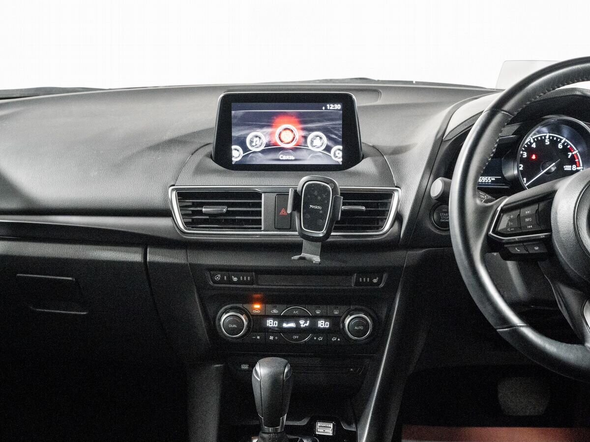 Mazda Axela 2018 - фото автомобиля