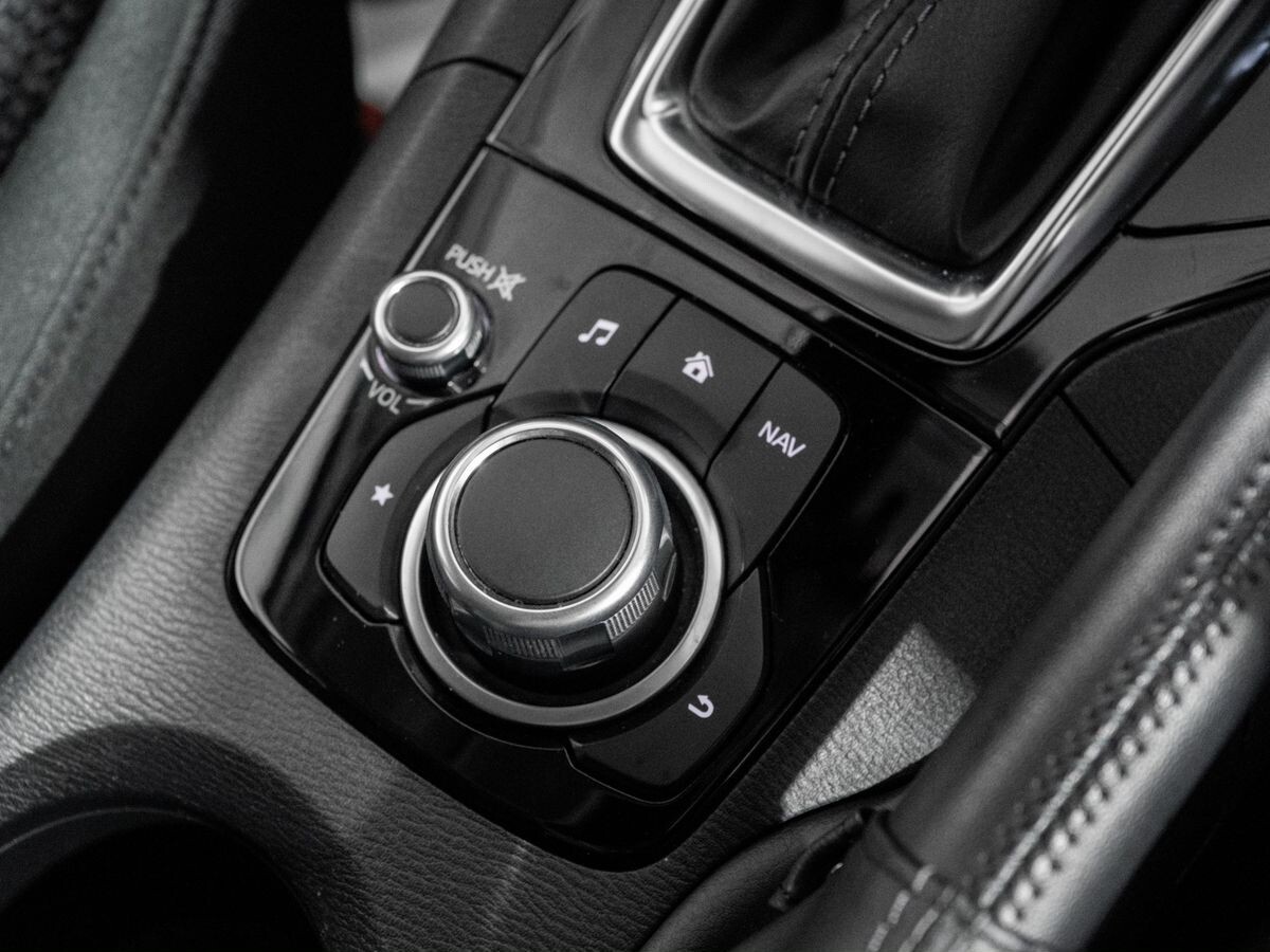 Mazda Axela 2018 - фото автомобиля