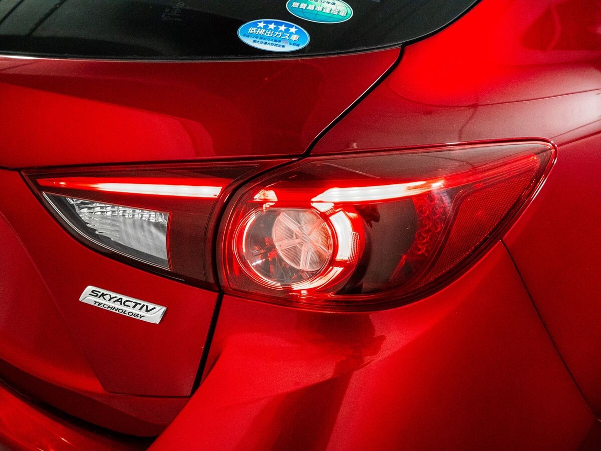 Mazda Axela 2018 - фото автомобиля