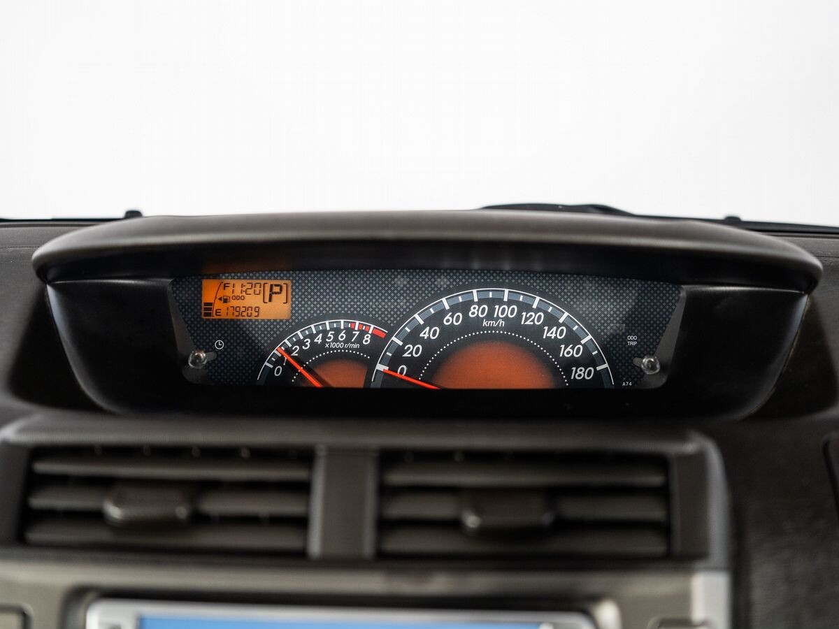Toyota Passo Sette 2009 - фото автомобиля
