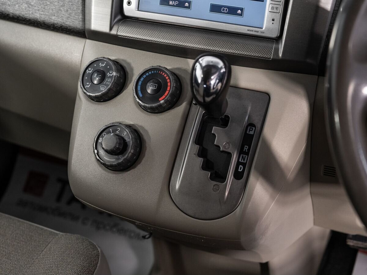 Toyota Passo Sette 2009 - фото автомобиля