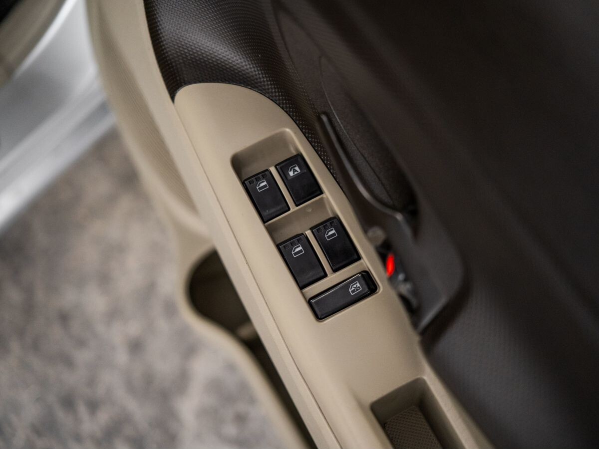 Toyota Passo Sette 2009 - фото автомобиля