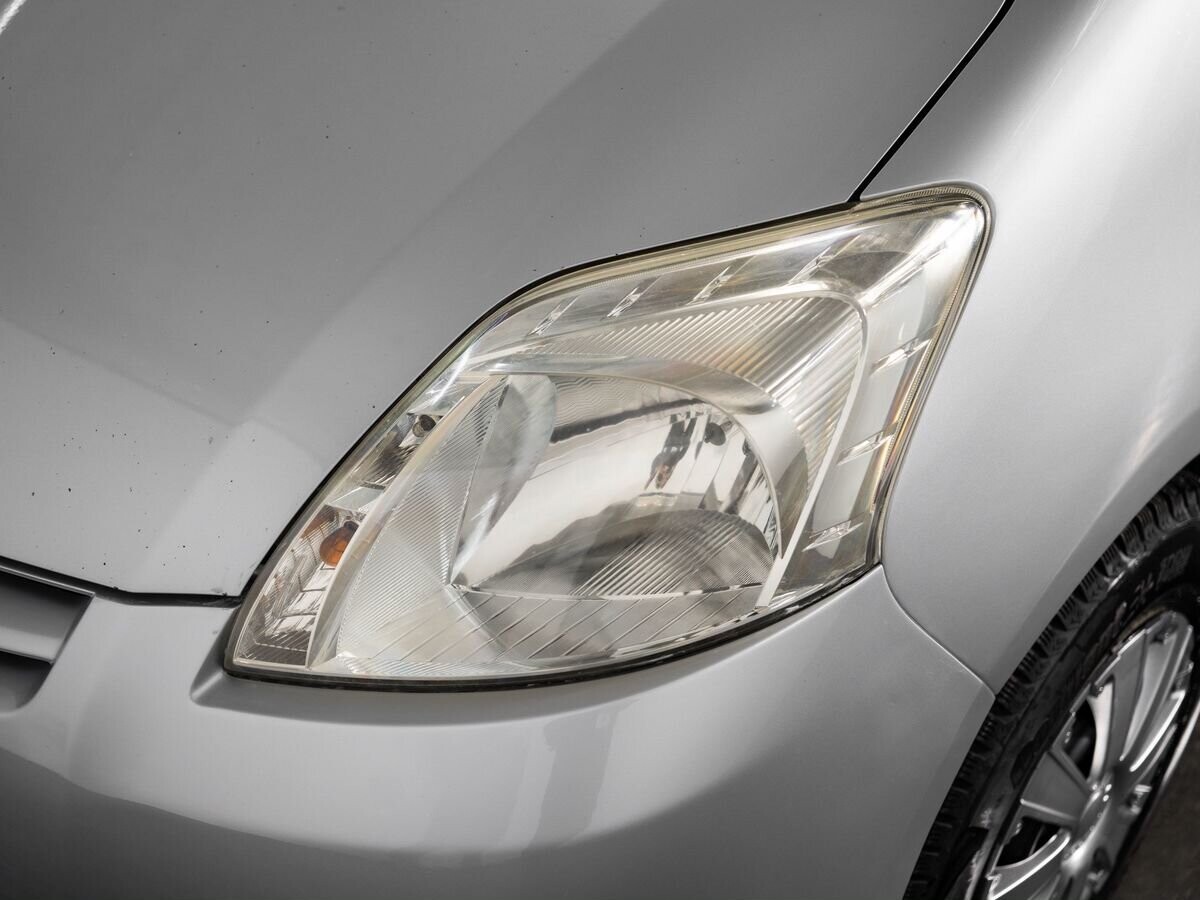 Toyota Passo Sette 2009 - фото автомобиля