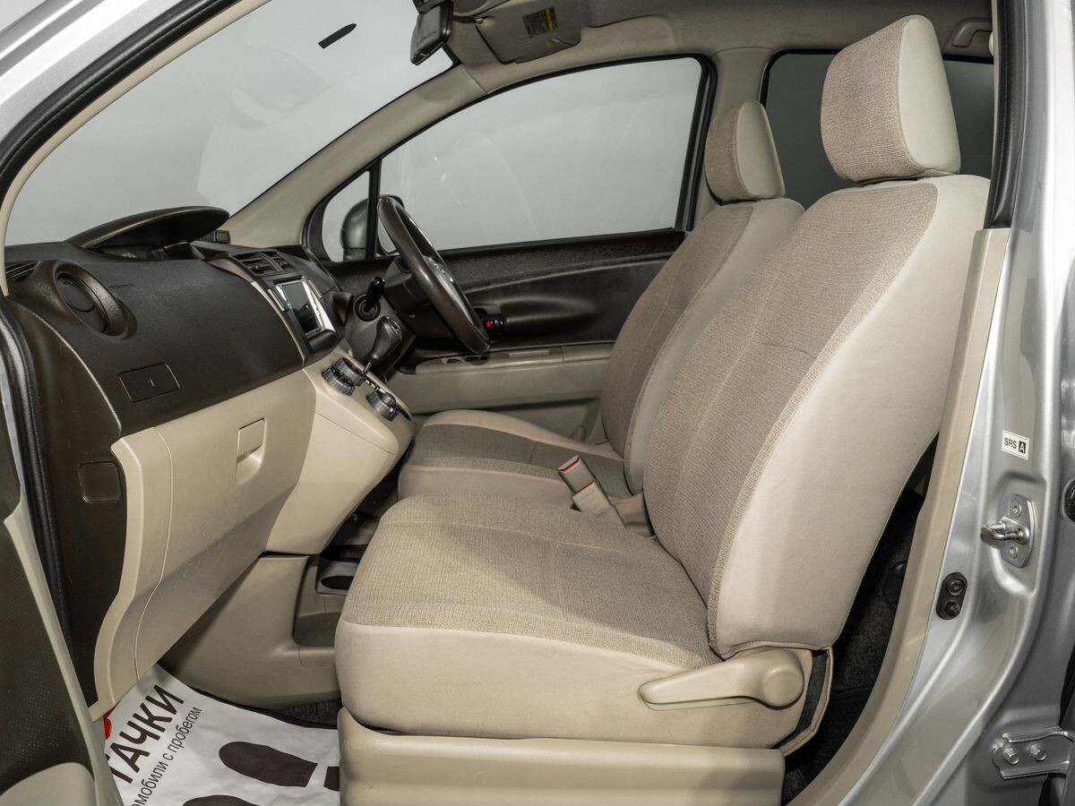 Toyota Passo Sette 2009 - фото автомобиля