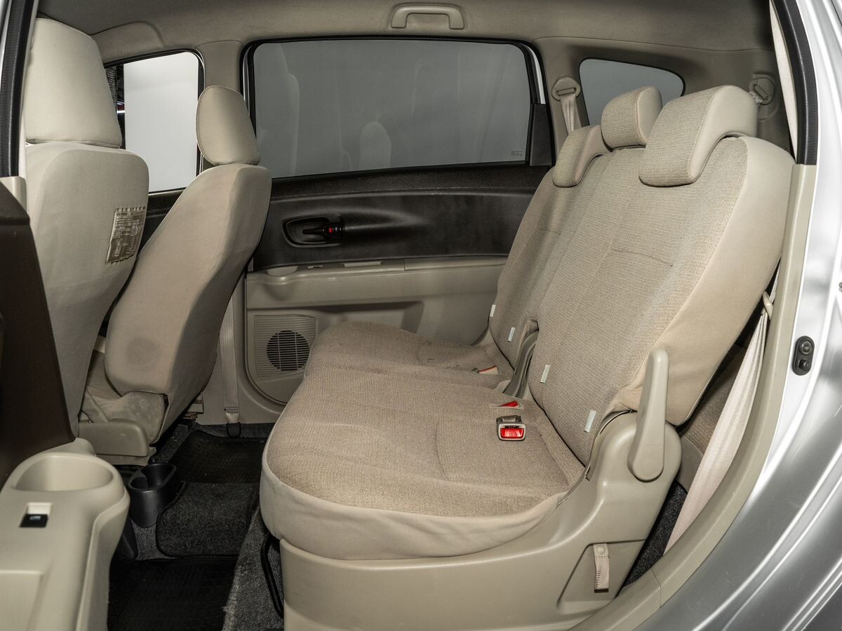 Toyota Passo Sette 2009 - фото автомобиля