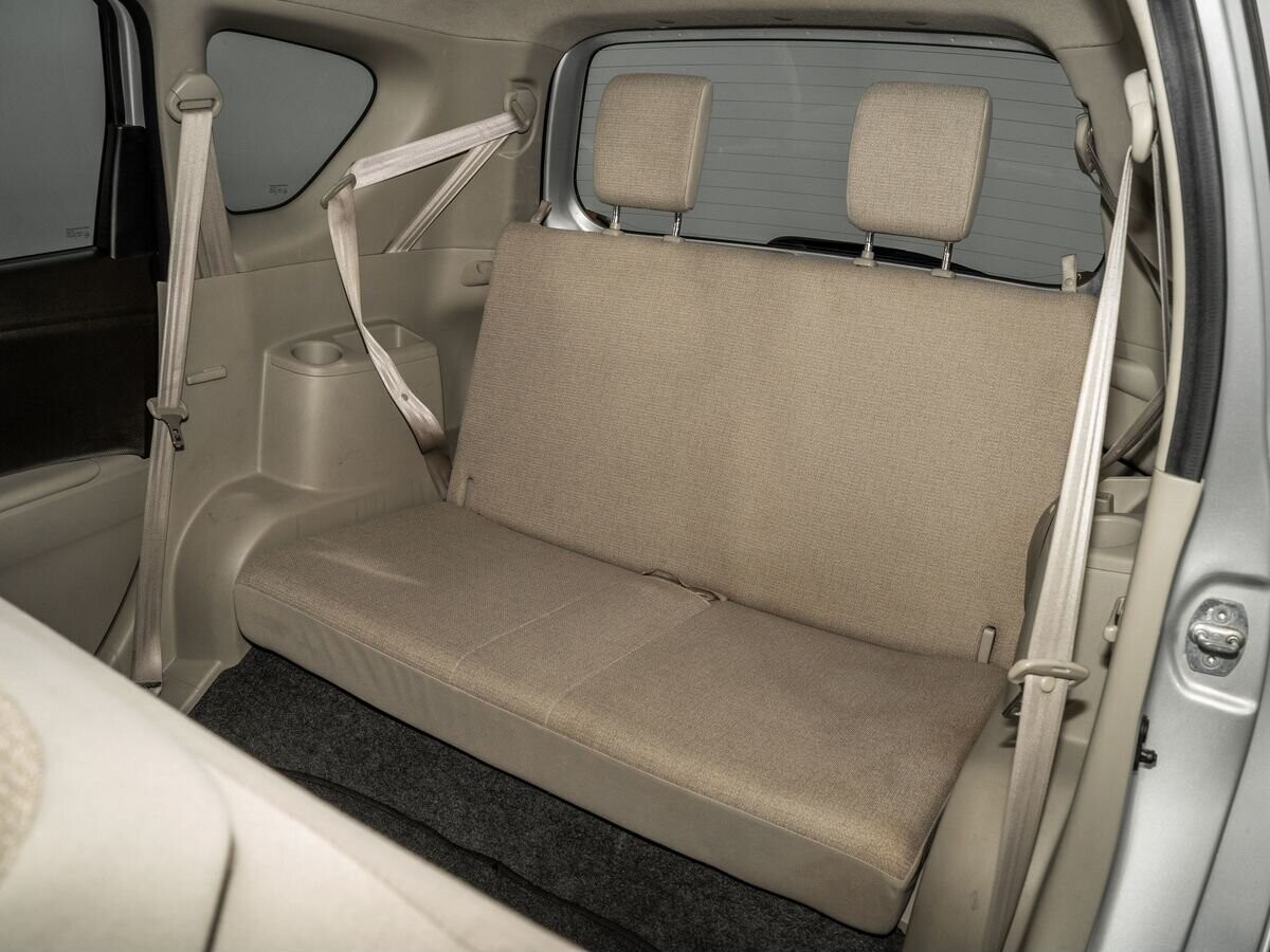 Toyota Passo Sette 2009 - фото автомобиля
