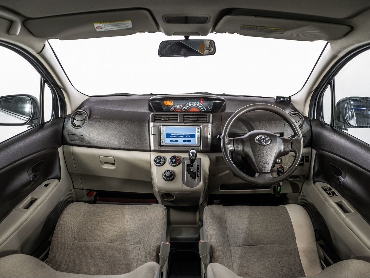 Toyota Passo Sette 2009 - фото автомобиля