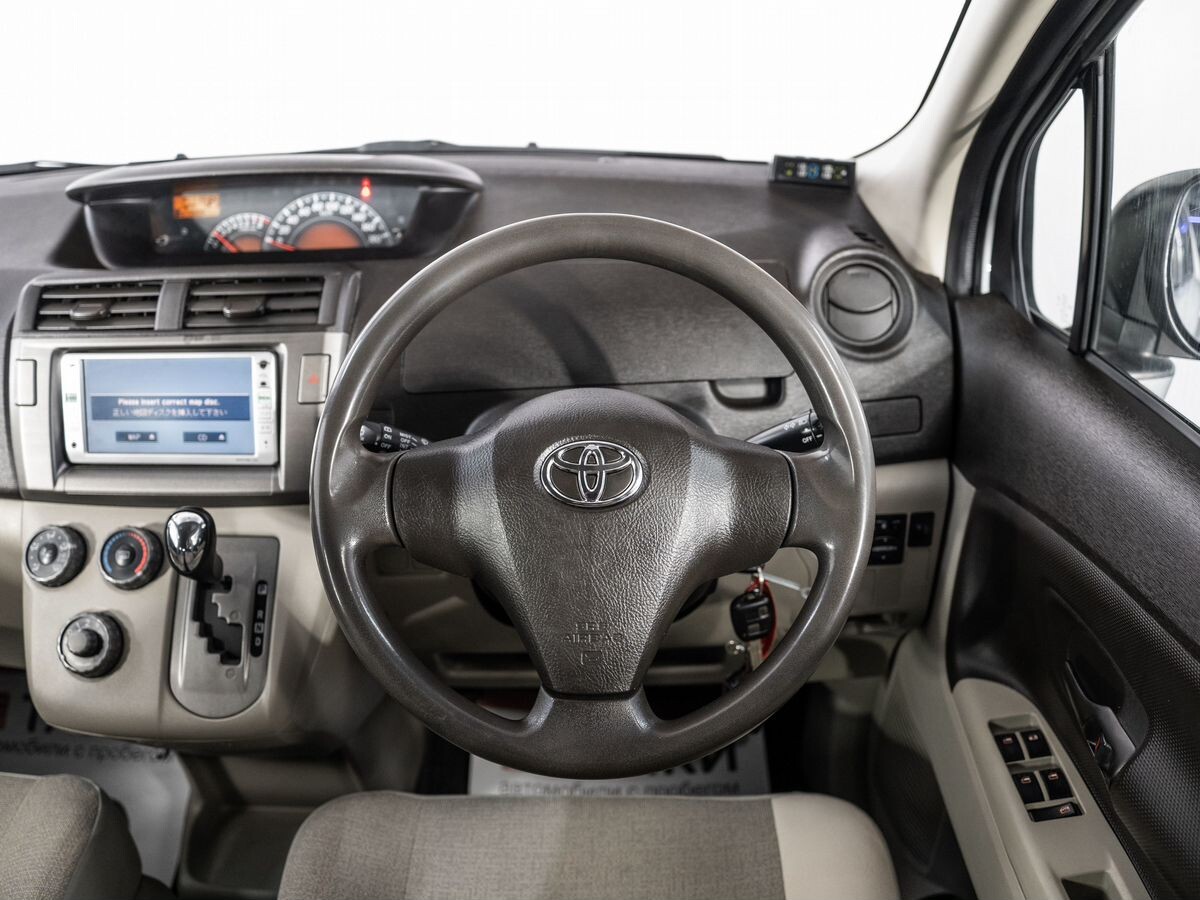 Toyota Passo Sette 2009 - фото автомобиля