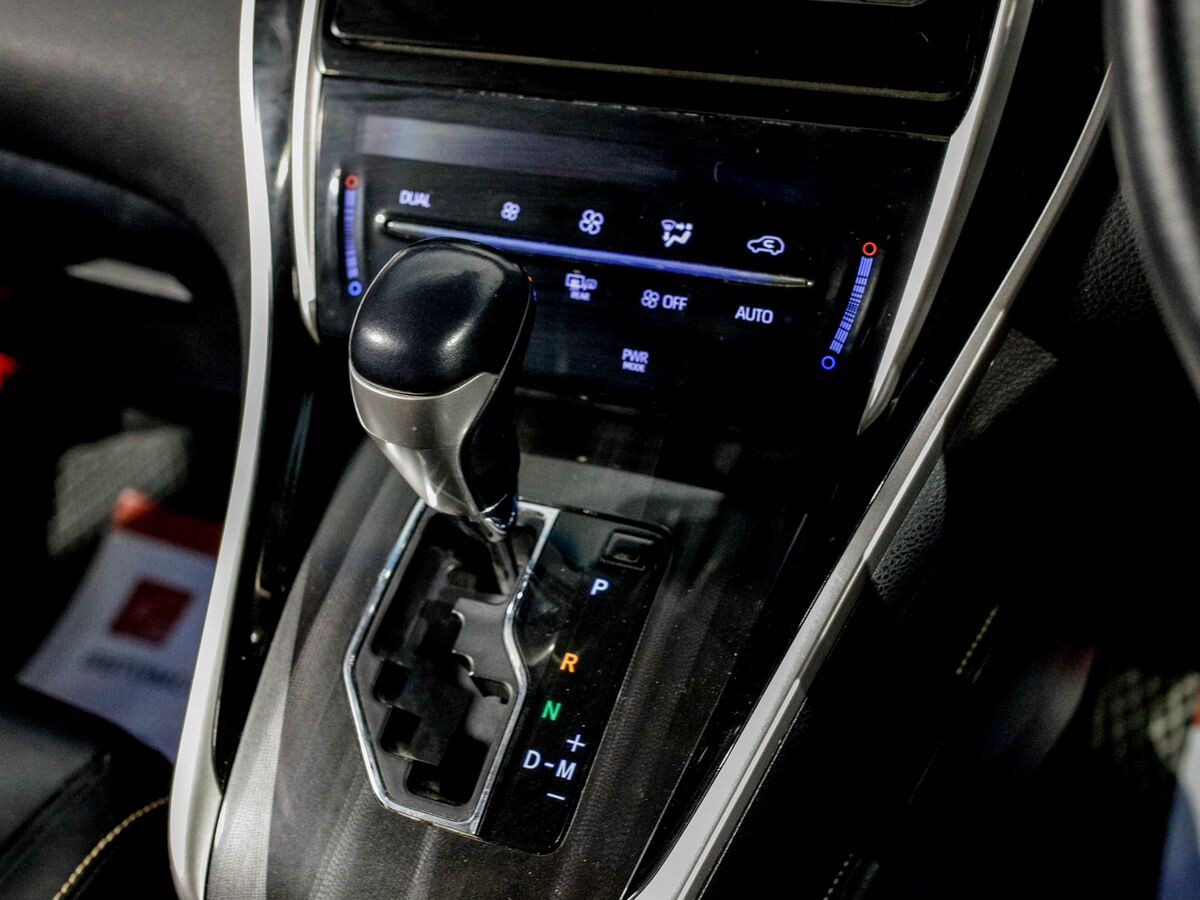 Toyota Harrier 2018 - фото автомобиля