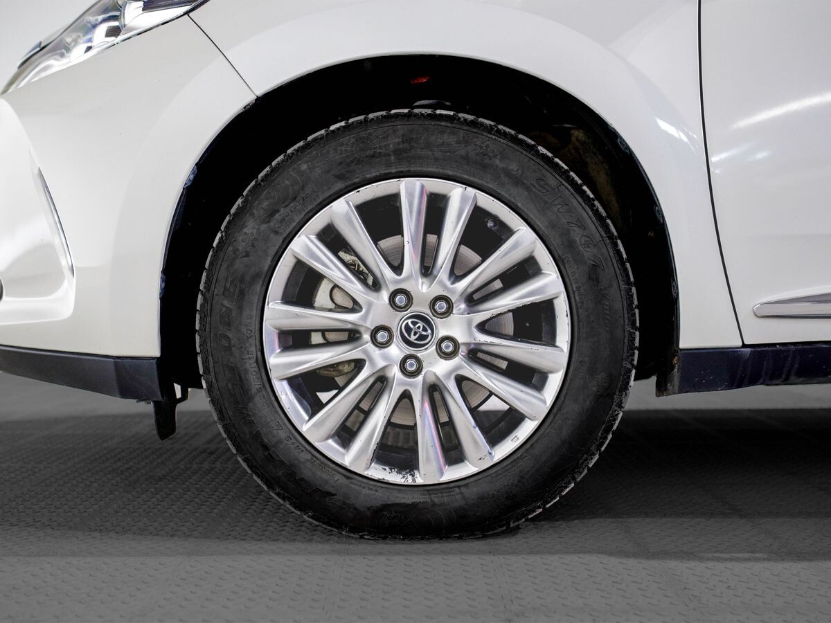 Toyota Harrier 2018 - фото автомобиля