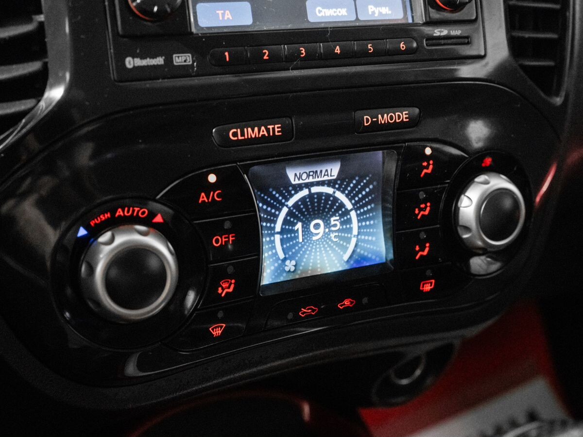 Nissan Juke 2011 - фото автомобиля