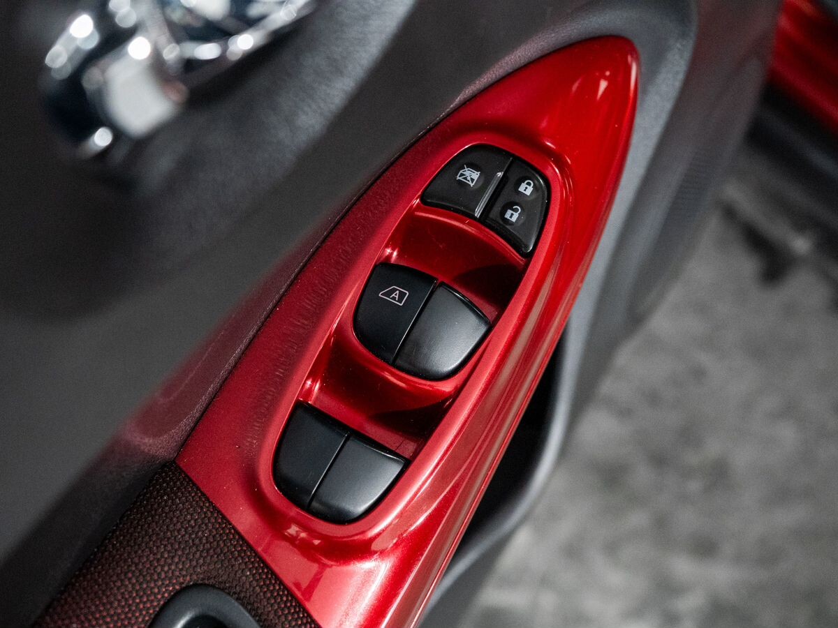 Nissan Juke 2011 - фото автомобиля