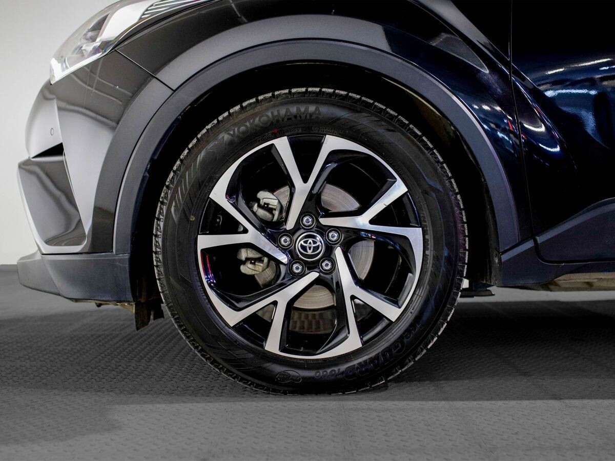Toyota C-HR 2018 - фото автомобиля