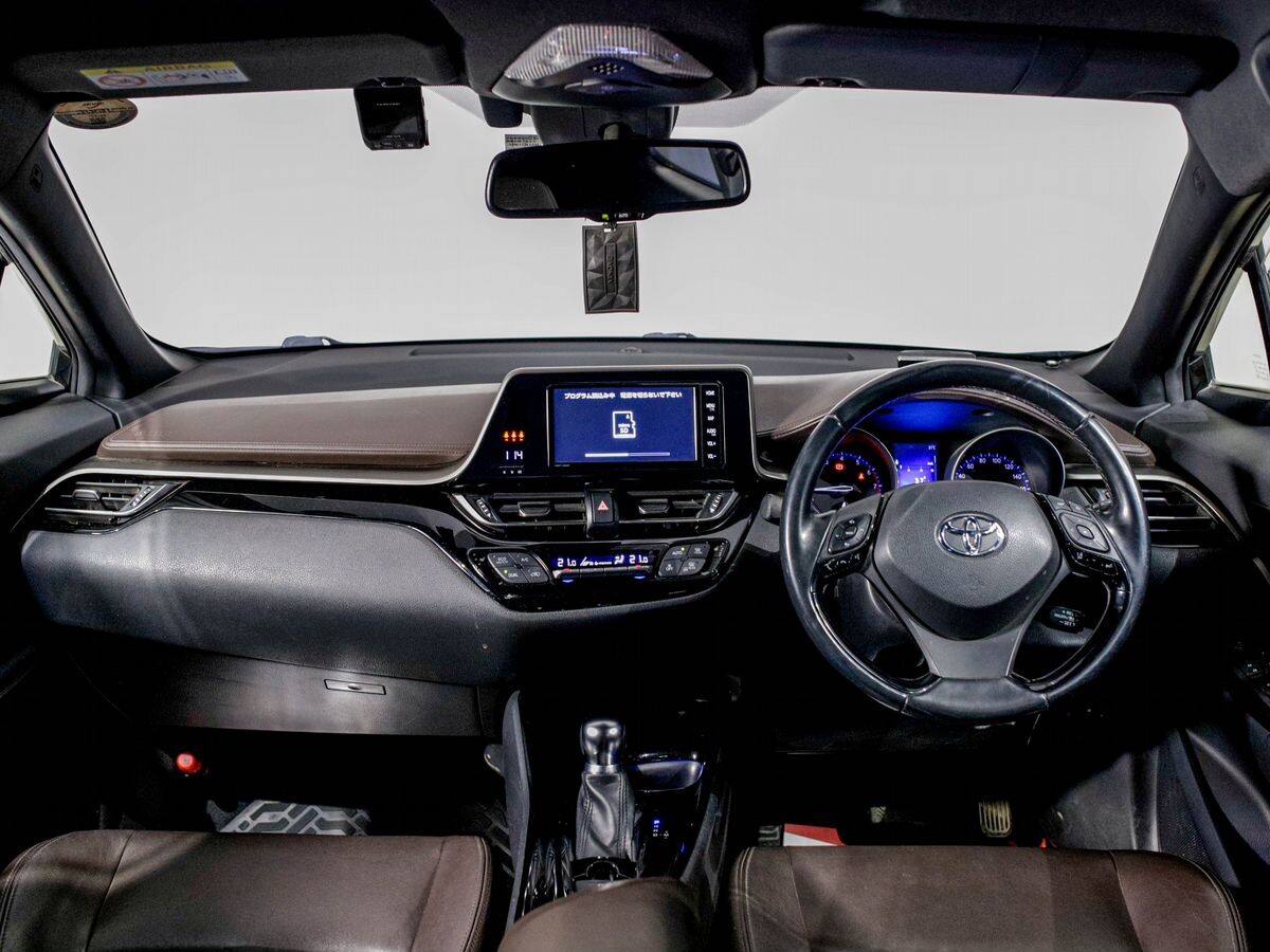 Toyota C-HR 2018 - фото автомобиля